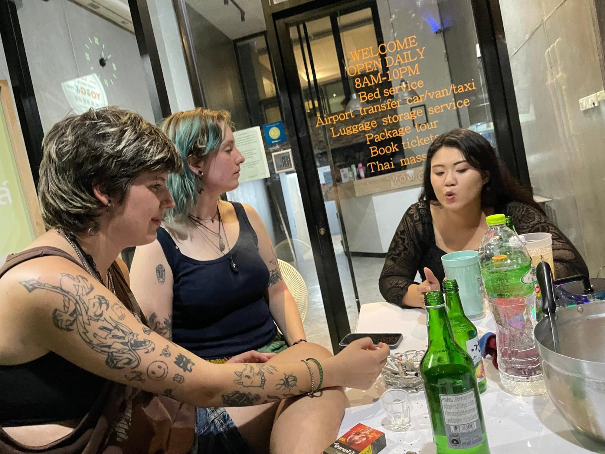 Yowgothai Hostel Bangkok Bagian luar foto