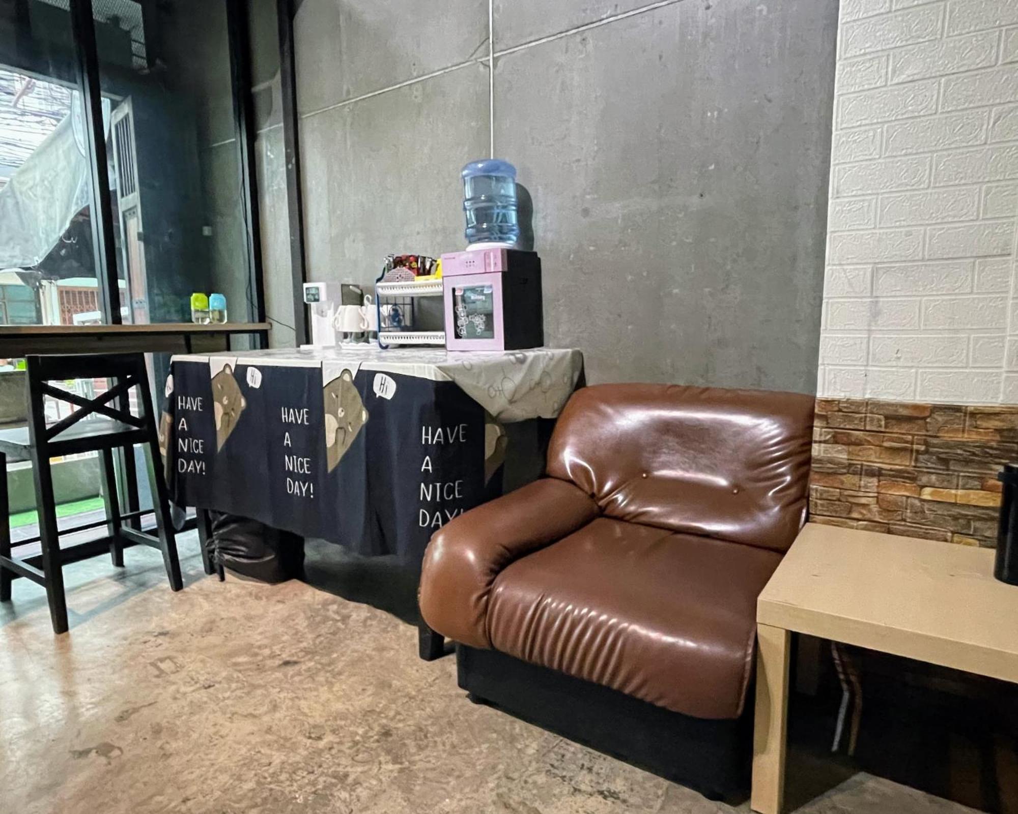 Yowgothai Hostel Bangkok Bagian luar foto